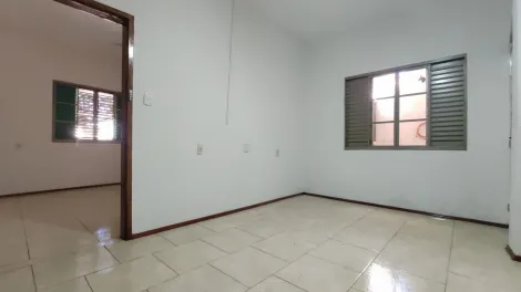Alugar Casa / Residência em Jaú. apenas R$ 680,00